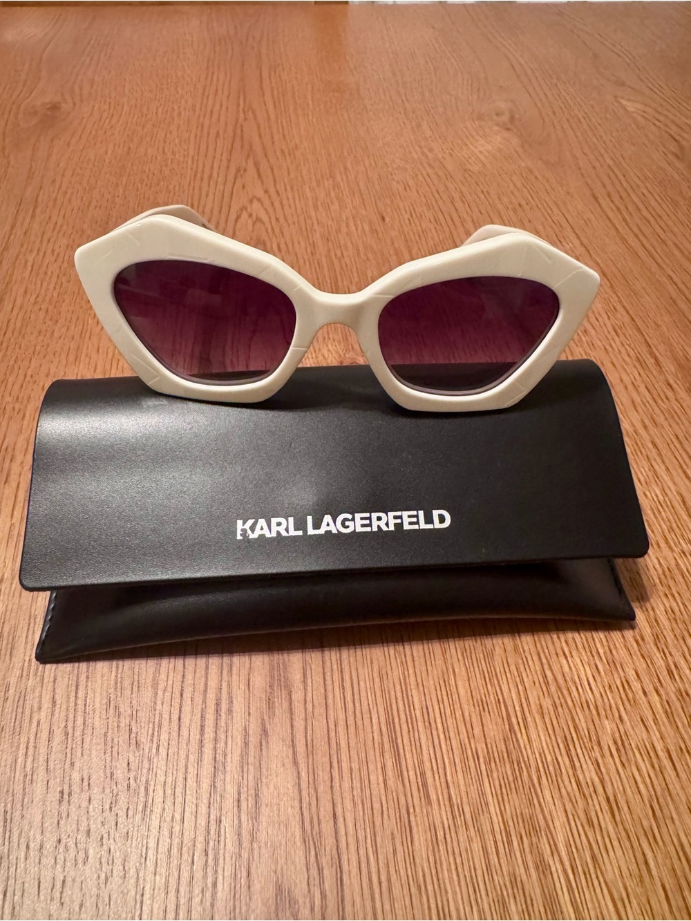 🆕 Karl Lagerfeld KL6199S 105 53 Geometric Sunglasses with Gradient Rose Lense